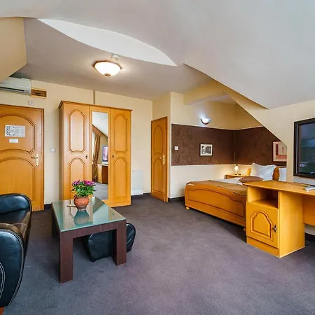 Hotel Avion - Self Check In 3*