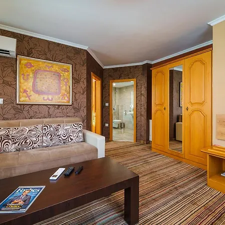 Avion - Self Check In 3*