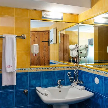 מלון Avion - Self Check In 3*