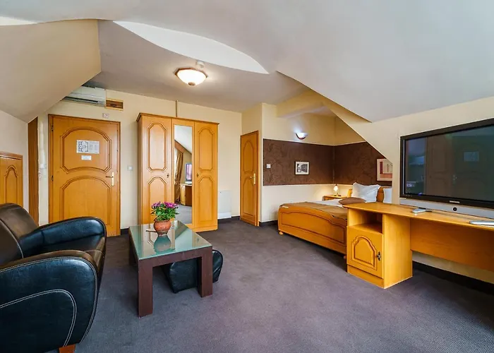 Hotel Avion - Self Check In 3*