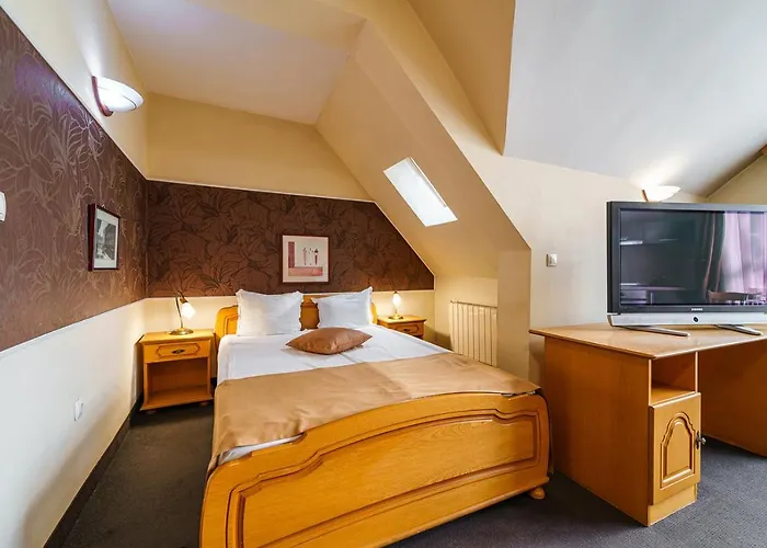 Hotel Avion - Self Check In 3*